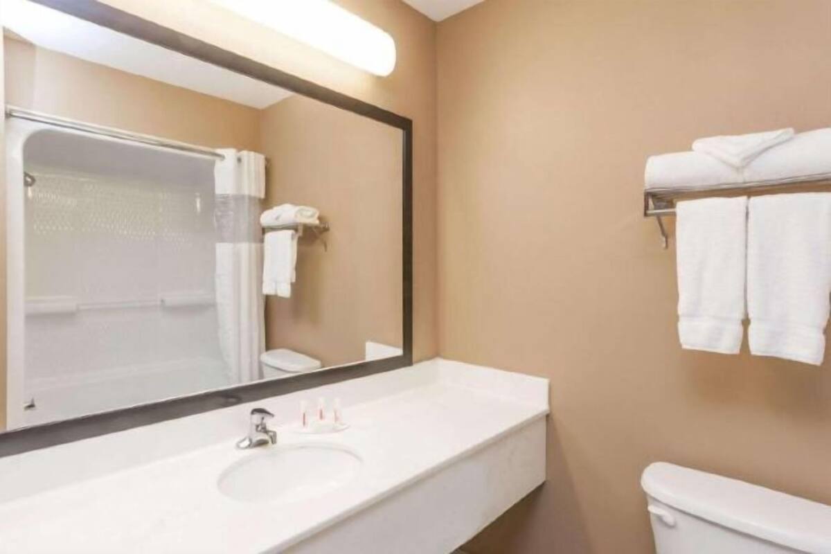 Bathroom | Free toiletries, hair dryer, towels, soap