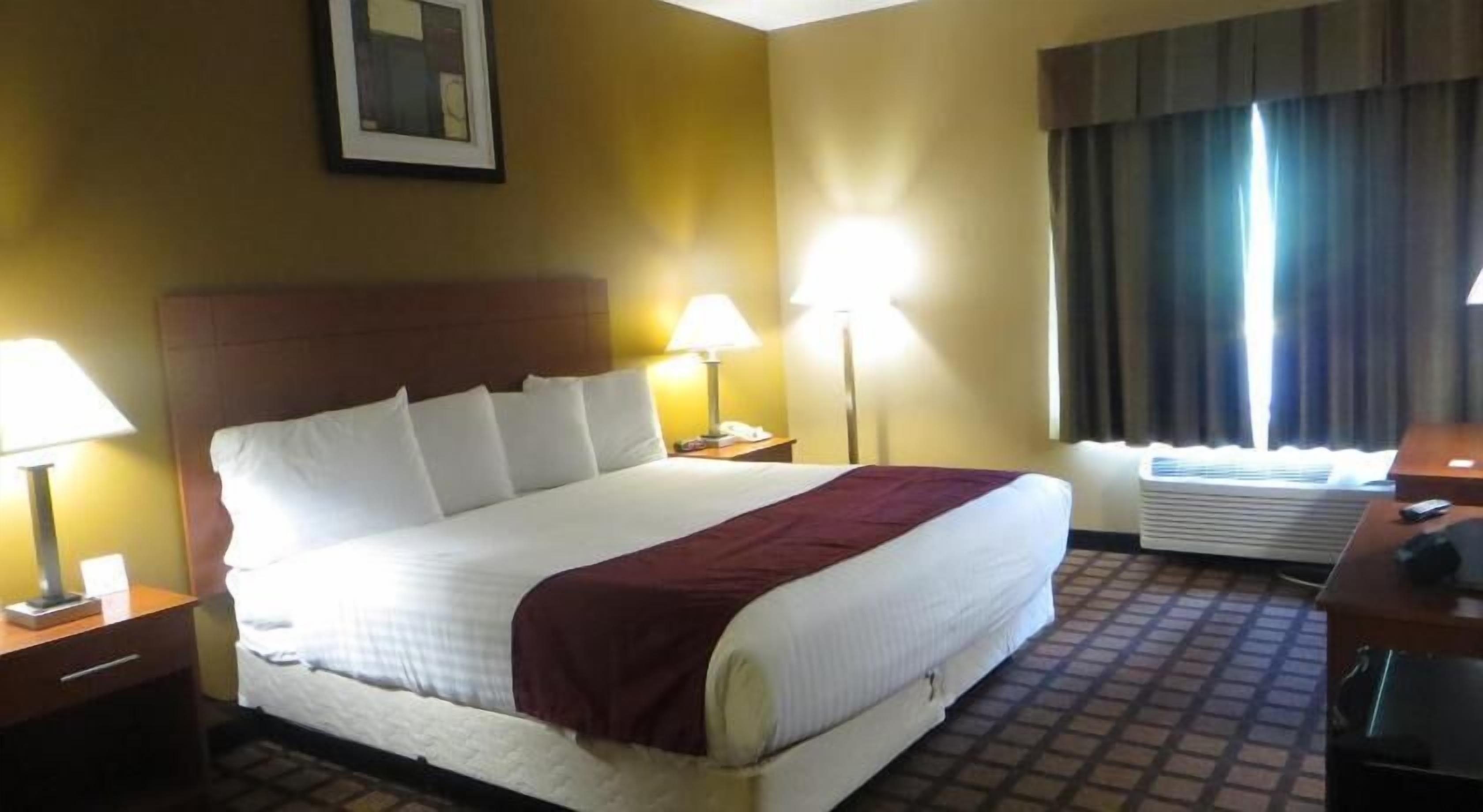 Desk, blackout drapes, iron/ironing board, free WiFi