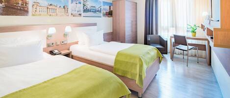 Habitació estàndard, 2 llits individuals | Caixa forta a l'habitació, escriptori i cortines opaques