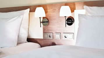 Standard Room, 2 Twin Beds | In-room safe, desk, blackout drapes, soundproofing