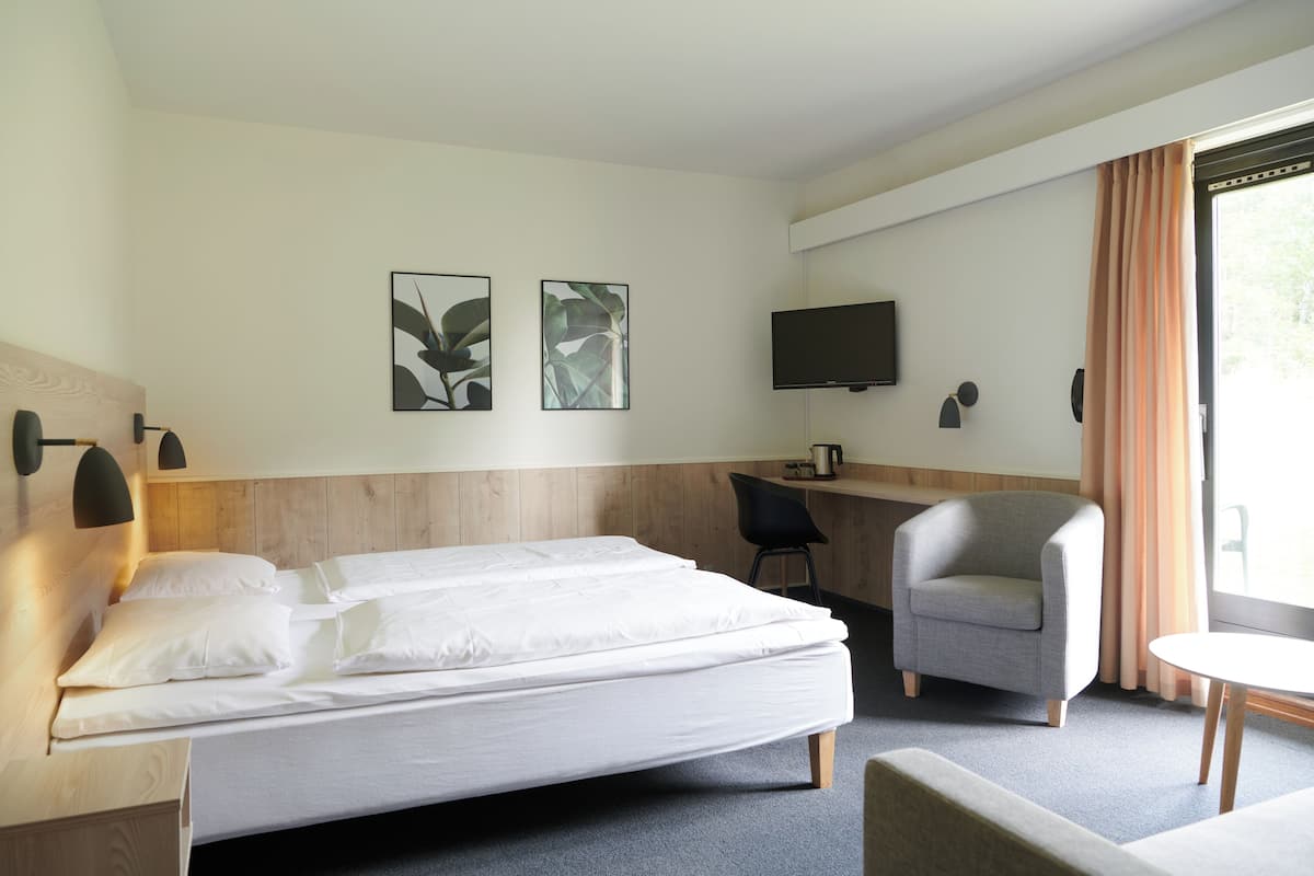Chambre quadruple familiale | Literie hypoallergénique, bureau, accès au Wi-Fi (inclus)