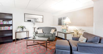 Days Inn by Wyndham Cedar Falls- University Plaza