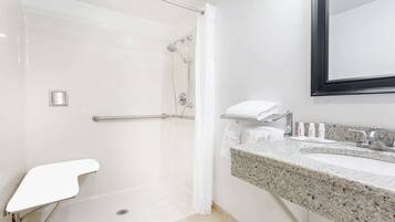 Kamer, 1 kingsize bed, toegankelijk voor mindervaliden | Badkamer | Gratis toiletartikelen, een haardroger, handdoeken