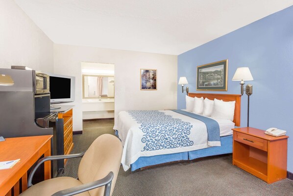 20 bedrooms, Egyptian cotton sheets, premium bedding, pillowtop beds