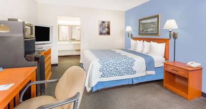 Days Inn by Wyndham Cedar Falls- University Plaza