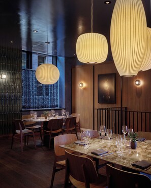 Breakfast and dinner served - Hotel AKA Boston Common (Boston)
