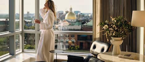 Premium Room, 1 King Bed, Corner (Skyline View)