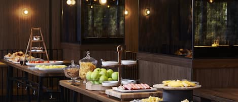 Breakfast and dinner served