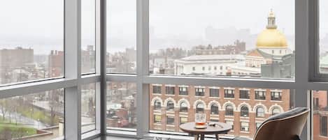 Penthouse | Premium bedding, pillowtop beds, in-room safe, desk