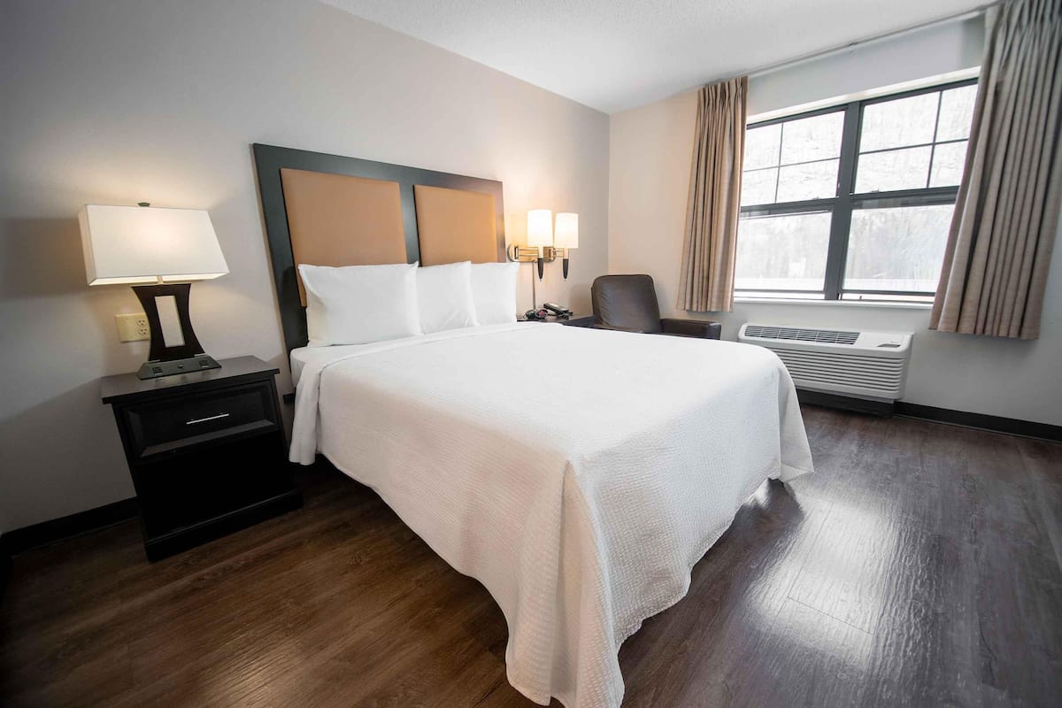 Desk, blackout drapes, iron/ironing board, free WiFi