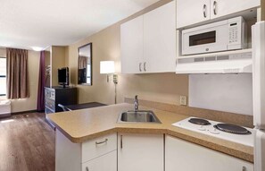 Studio, 1 Queen Bed, Non Smoking | Desk, blackout drapes, iron/ironing board, free WiFi
