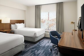 Desk, laptop workspace, blackout curtains, soundproofing - Fairfield Inn & Suites Newark Liberty International Airport (Newark)