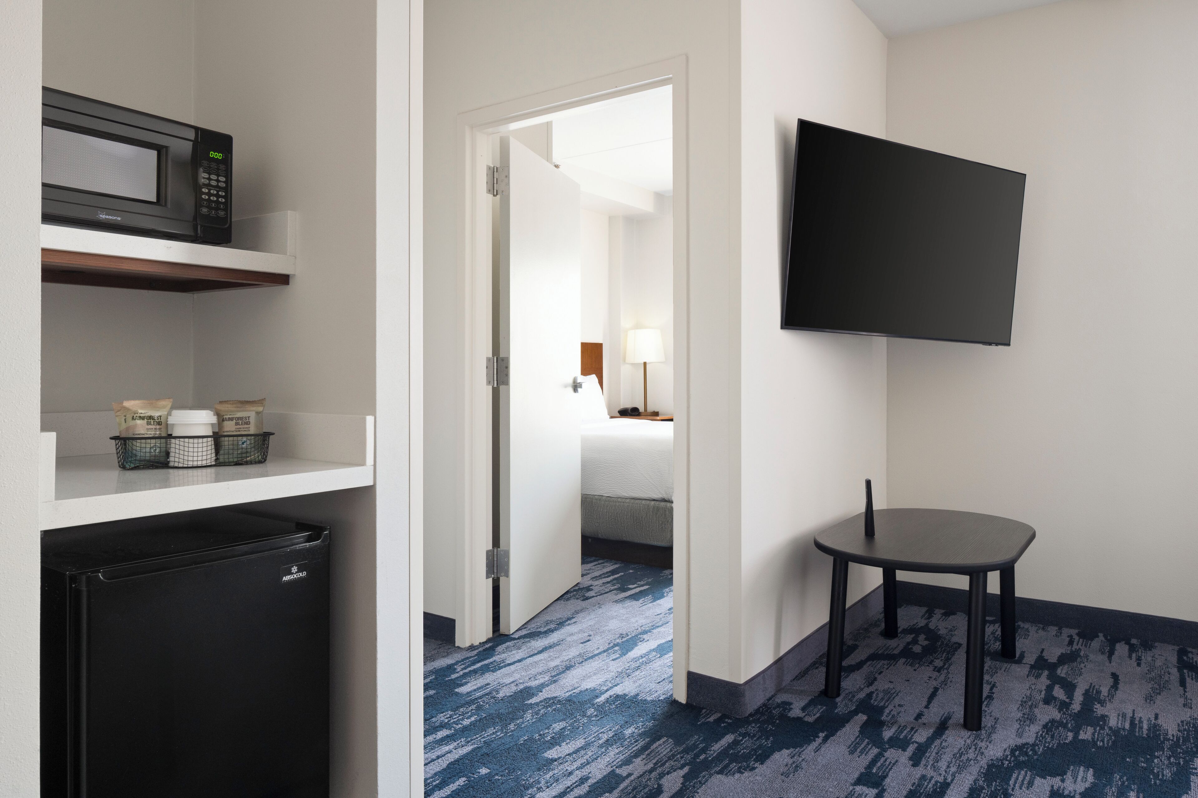 Executive Suite, 1 Bedroom | Desk, laptop workspace, blackout curtains, soundproofing