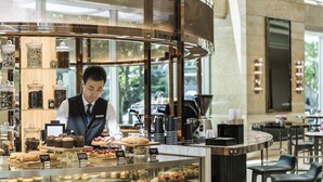 Unclassified image, 4 of 35, button - Four Seasons Hotel Shanghai (Shanghai)