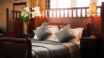Feature King Room | ์ฑ
์, ๋
ธํธ๋ถ ์์
๊ณต๊ฐ, ๋ฌด๋ฃ WiFi, ์นจ๋ ์ํธ