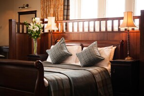 Feature King Room | 1 bedroom, desk, laptop workspace, free WiFi