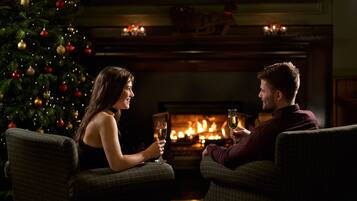 Breakfast, lunch, dinner served; local cuisine