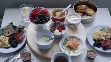Frokostbuffé hver dag (mot et tillegg)