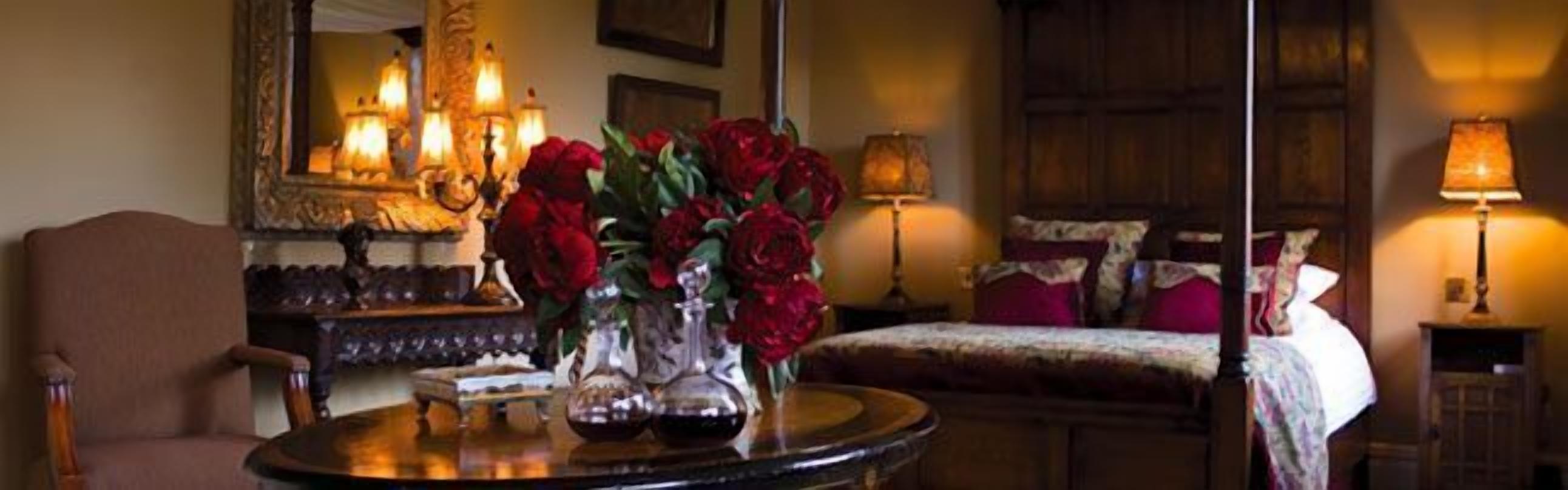 family room | 1 bedroom, individually decorated, blackout curtains, free wifi