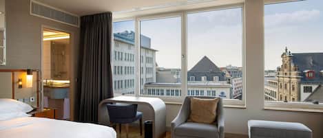 Suite, 1 King-Bett, Verbindungszimmer (Duplex) | Hochwertige Bettwaren, Betten mit Memory-Foam-Matratzen, Minibar