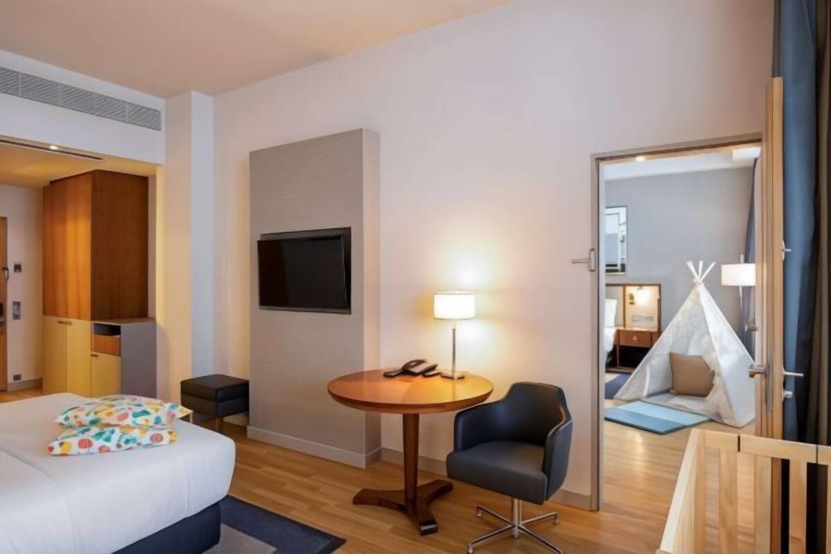 Ropa de cama de alta calidad, camas con efecto memoria y minibar 