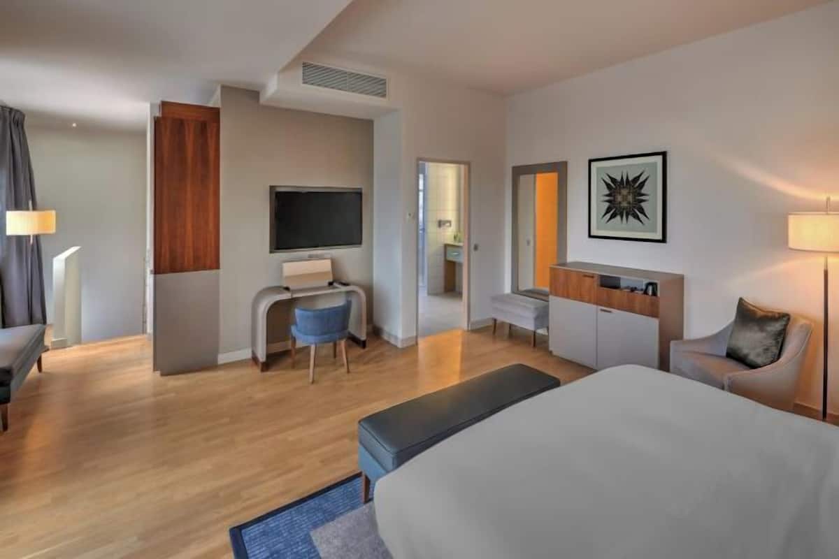 1 bedroom, premium bedding, memory foam beds, minibar