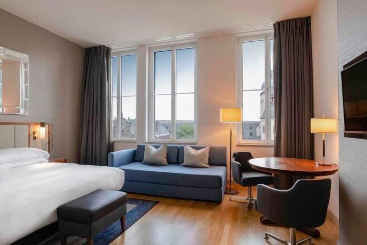 1 bedroom, premium bedding, memory foam beds, minibar