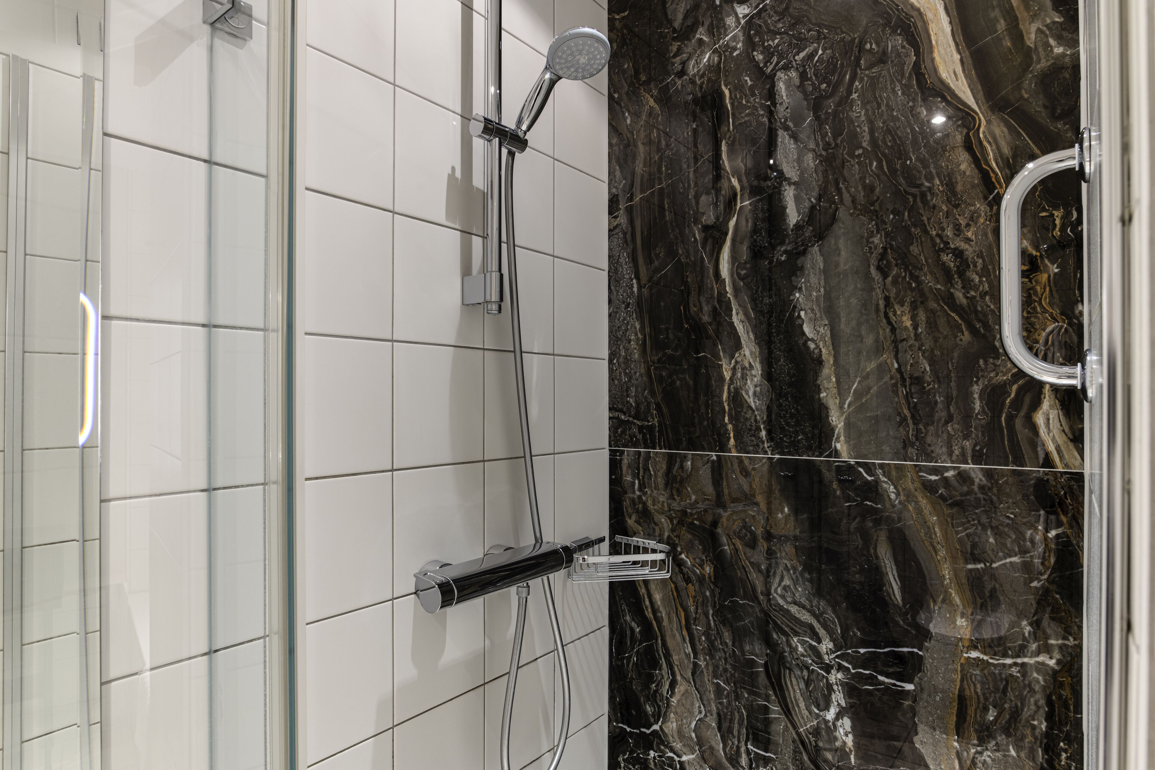 room, 1 king bed (corner, with extra bed) | bathroom | shower, designer toiletries, hair dryer, slippers