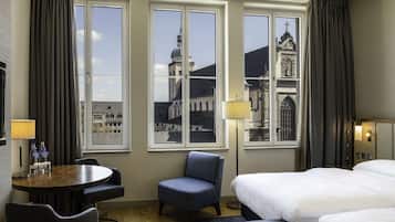 Ropa de cama de alta calidad, colchones con efecto memoria y minibar