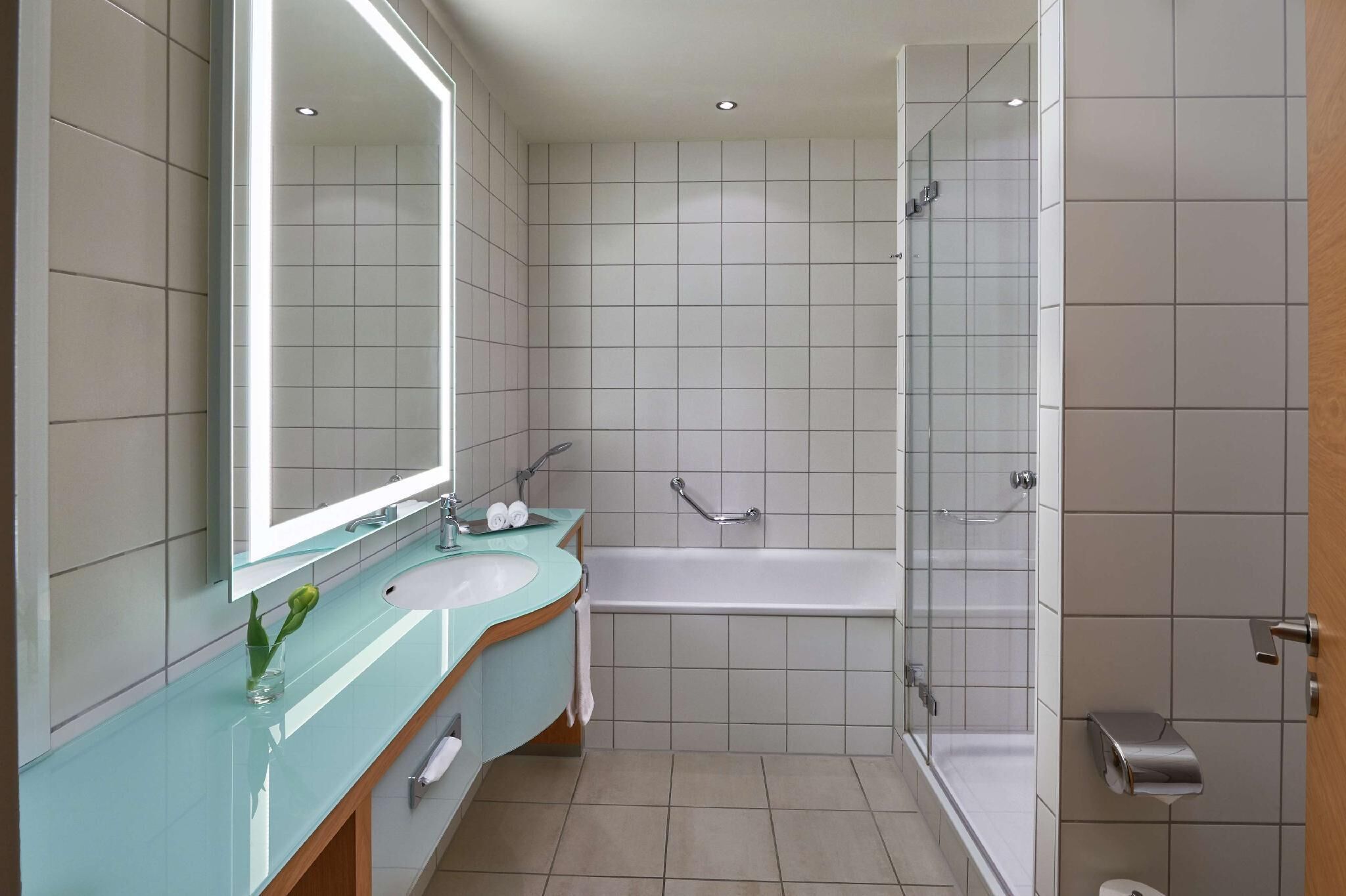 Bad | Dusj, designertoalettartikler, hårføner og tøfler