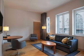 Premium bedding, memory foam beds, minibar, in-room safe - Hilton Cologne (Cologne)