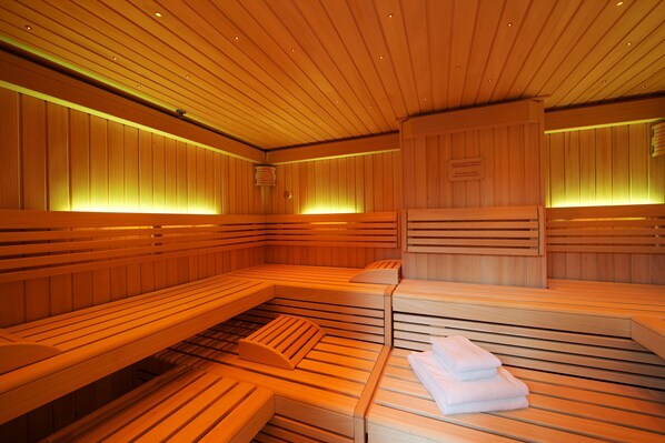 Sauna, steam room