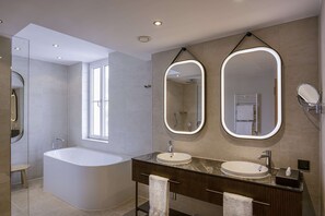Suite, 1 King Bed, Connecting Rooms (Duplex) | Bathroom | Shower, designer toiletries, hair dryer, slippers - Hilton Cologne (Cologne)