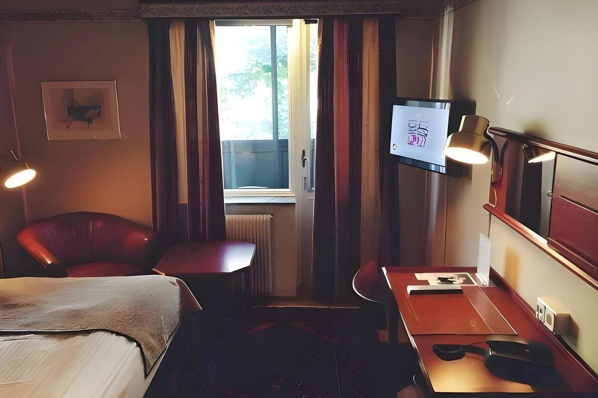 In-room safe, desk, iron/ironing board (on request)