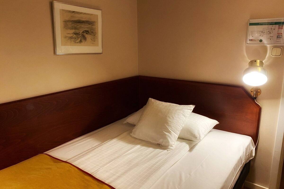 In-room safe, desk, iron/ironing board (on request)