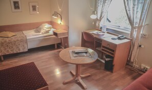 Double Room (140 cm) | 1 bedroom, in-room safe, desk, iron/ironing board