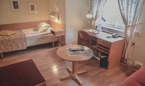 Double Room (140 cm) | In-room safe, desk, iron/ironing board, free cribs/infant beds