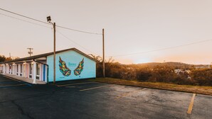 Unclassified image, 4 of 64, button - Knights Inn Berea (Berea)