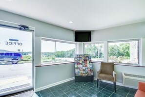 Interior - Knights Inn Berea (Berea)