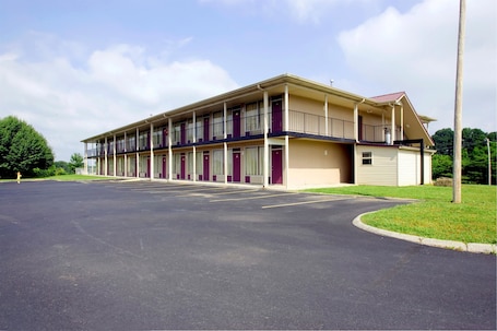 Exterior. Americas Best Value Inn Loudon Lenoir City