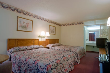 Escritorio, wifi gratis, ropa de cama y despertador . Americas Best Value Inn Loudon Lenoir City