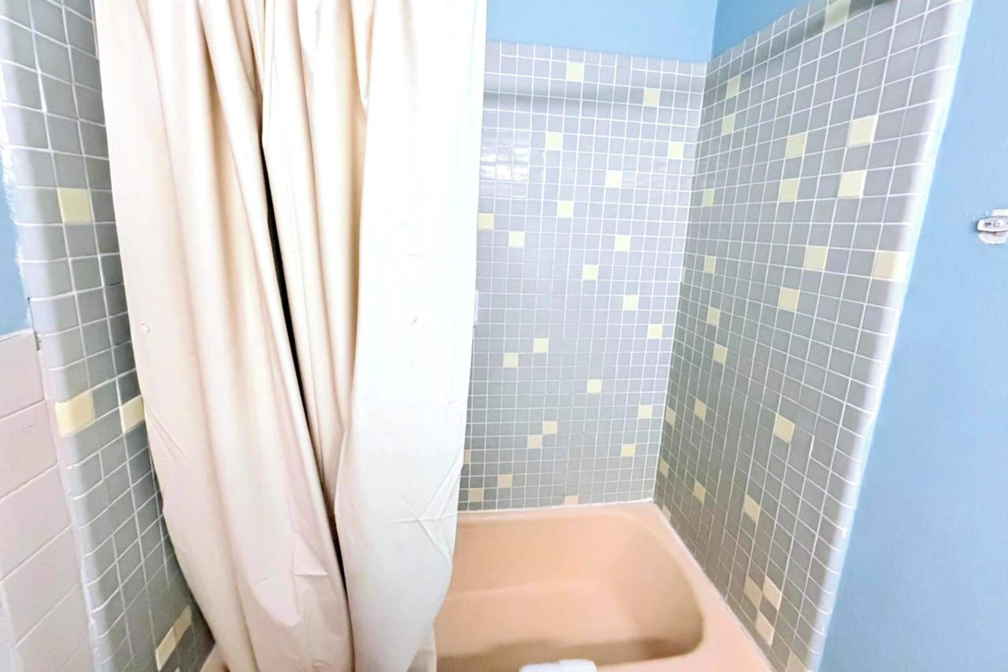 Habitación, 1 cama de matrimonio, no fumadores | Baño | Artículos de higiene personal gratuitos, secador de pelo y toallas
