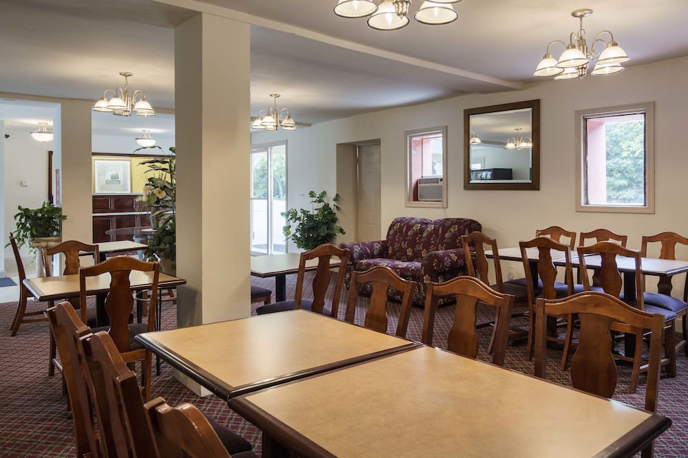 Econo Lodge Petersburg - Fort Lee