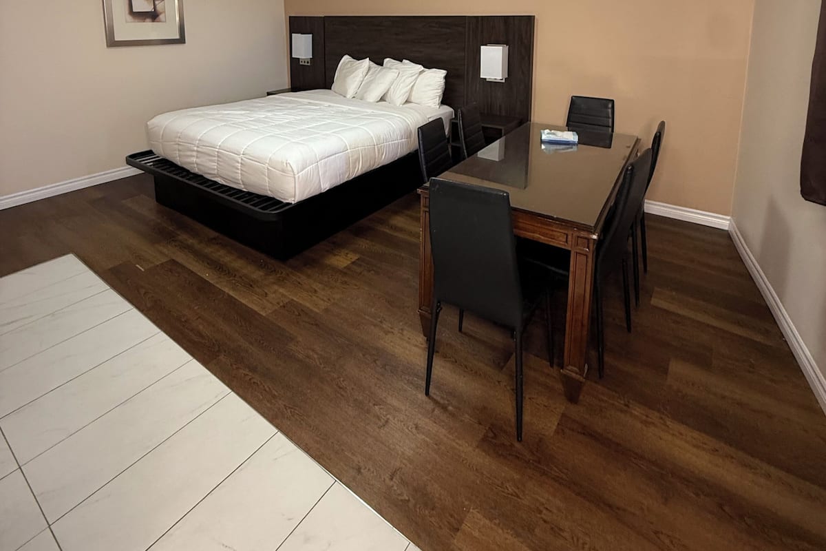 Family Suite | Desk, iron/ironing board, free cots/infant beds, rollaway beds