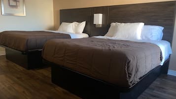 Kamer, 2 queensize bedden, niet-roken | 2 slaapkamers, een bureau, een strijkplank/strijkijzer