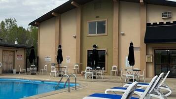 Alberca al aire libre por temporada