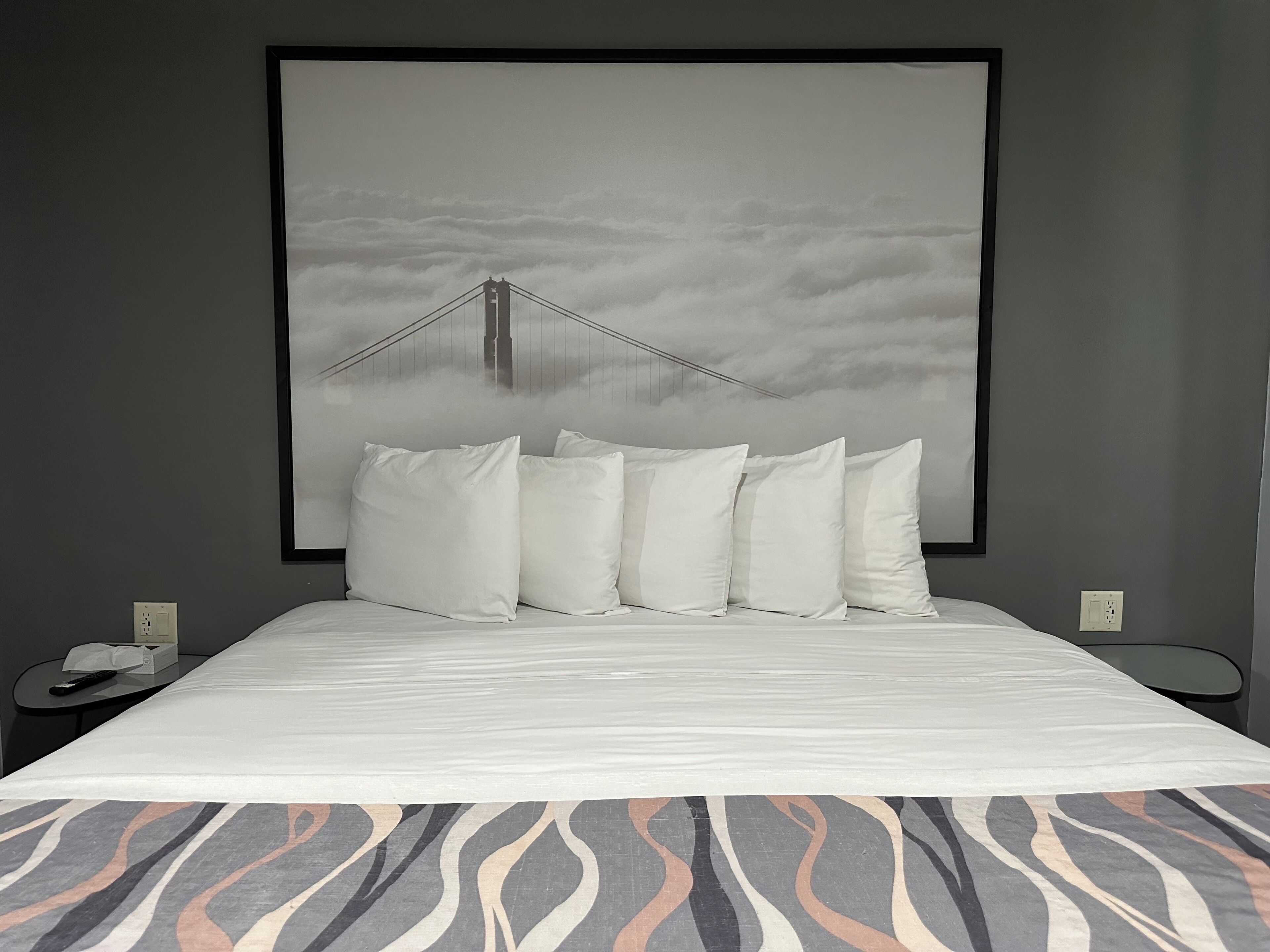 Standard Room, 1 King Bed, Non Smoking | Desk, iron/ironing board, free WiFi, bed sheets