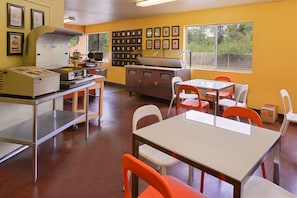 Free daily continental breakfast