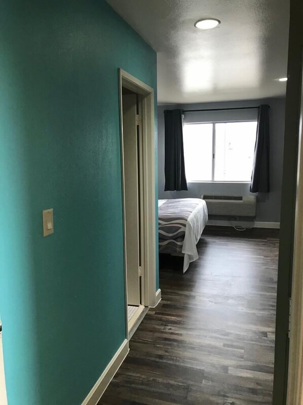 Standard Room, 1 King Bed, Non Smoking | Desk, iron/ironing board, free WiFi, bed sheets