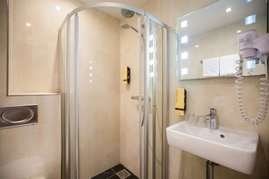 Chambre Économique, 1 lit double | Salle de bain